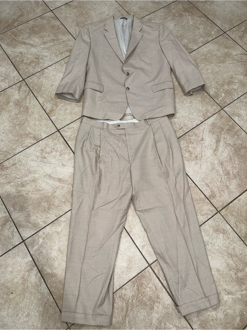 Jos A Bank Men's Cream Two-Piece Suit Jacket & Trousers Wool